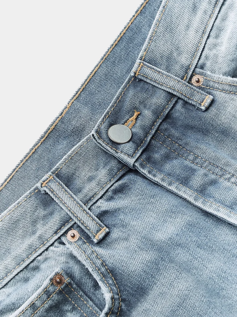 Mid-rise jeans with straight-leg