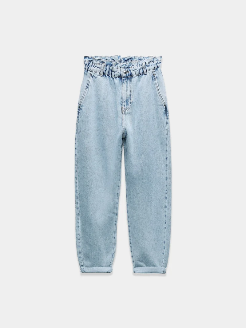 Elevated-rise, loose-fitting paperbag jeans with a high waist.