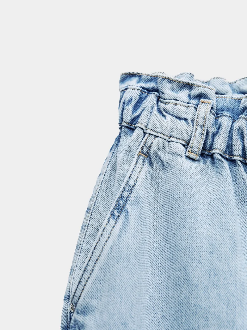 Elevated-rise, loose-fitting paperbag jeans with a high waist.