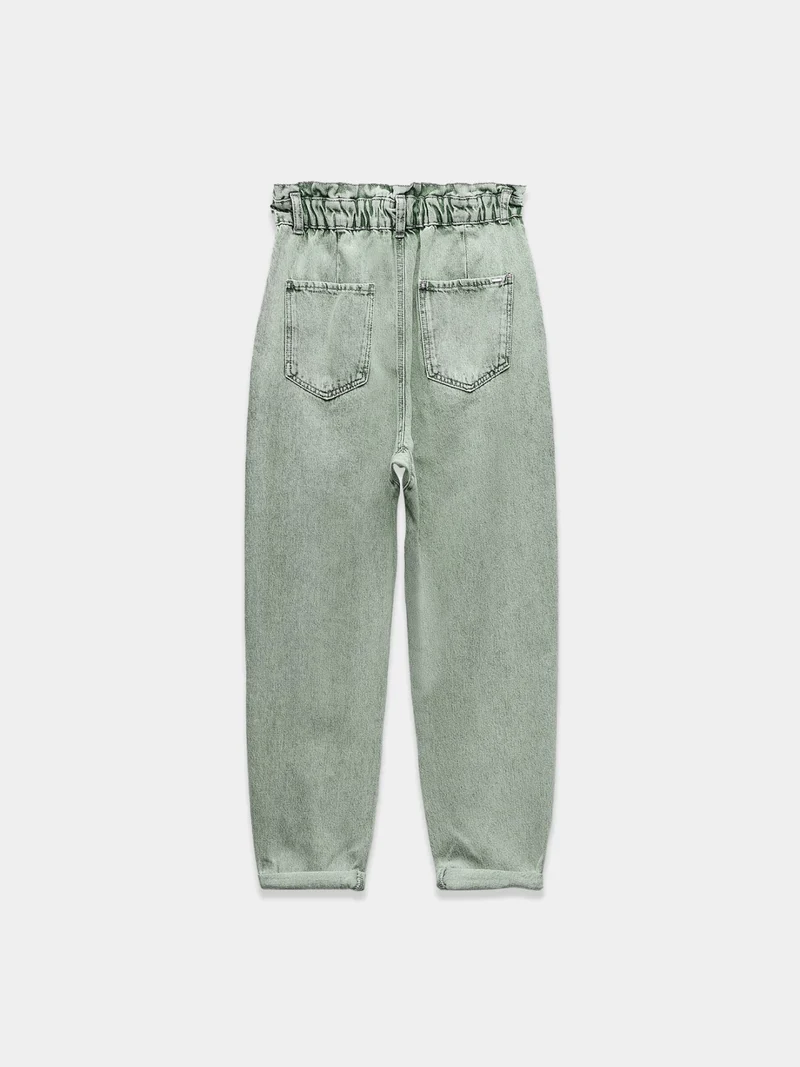 Elevated-rise, loose-fitting paperbag jeans with a high waist.