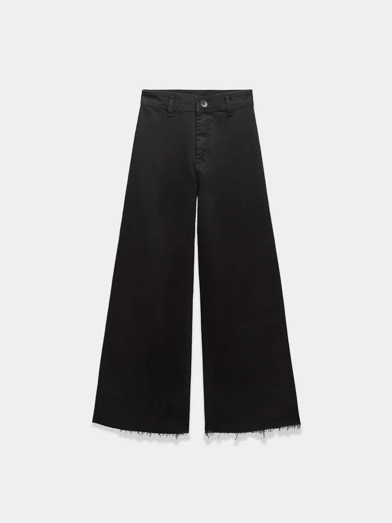 Black high-waist jeans with a wide legs