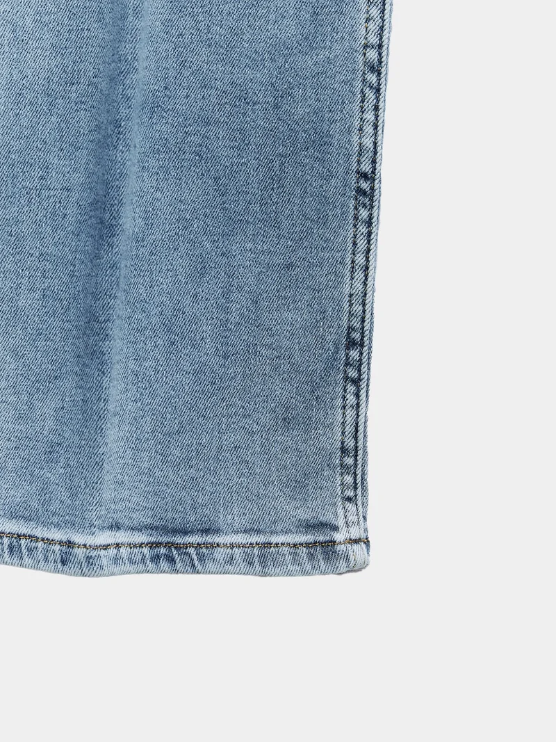Jeans with a flared silhouette and a high-waisted design