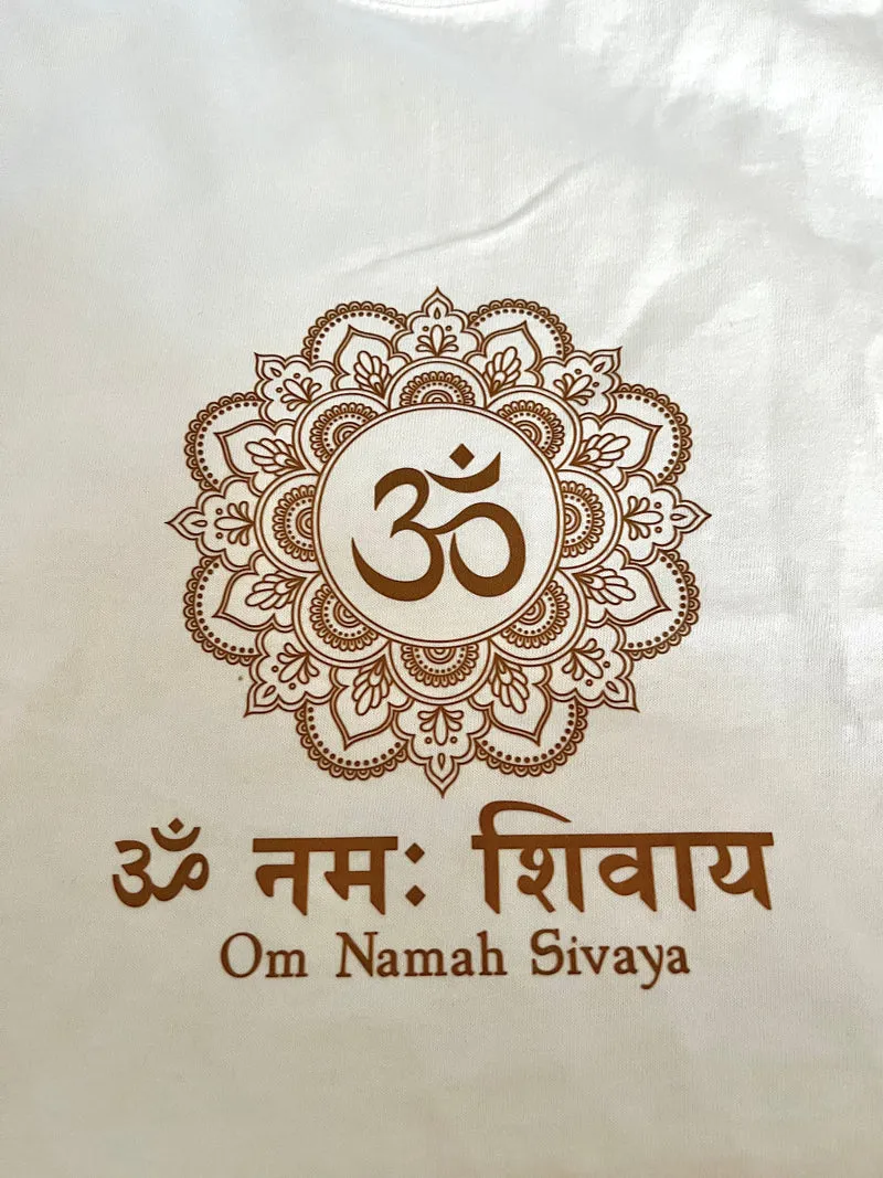T-shirt de yoga en coton blanc Om Namah Sivaya pour femme