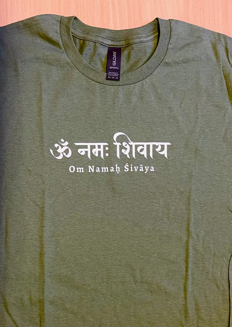 T-shirt de yoga unisexe en coton vert olive pour homme - Om Namah Sivaya