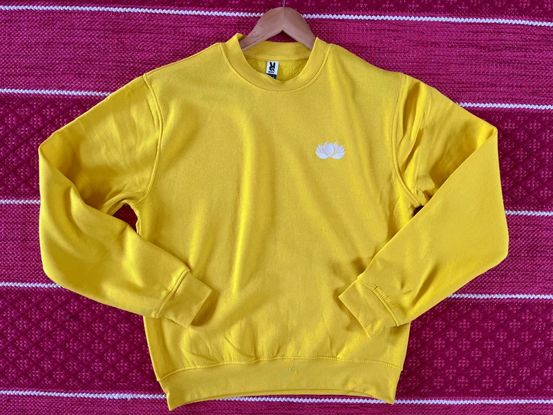 Chemise unisexe à manches longues avec broderie Lotus jaune