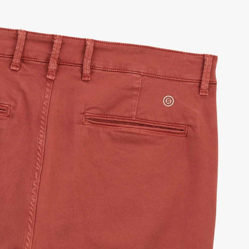 Bermuda 200 coupe droite en coton stretch orange rouille