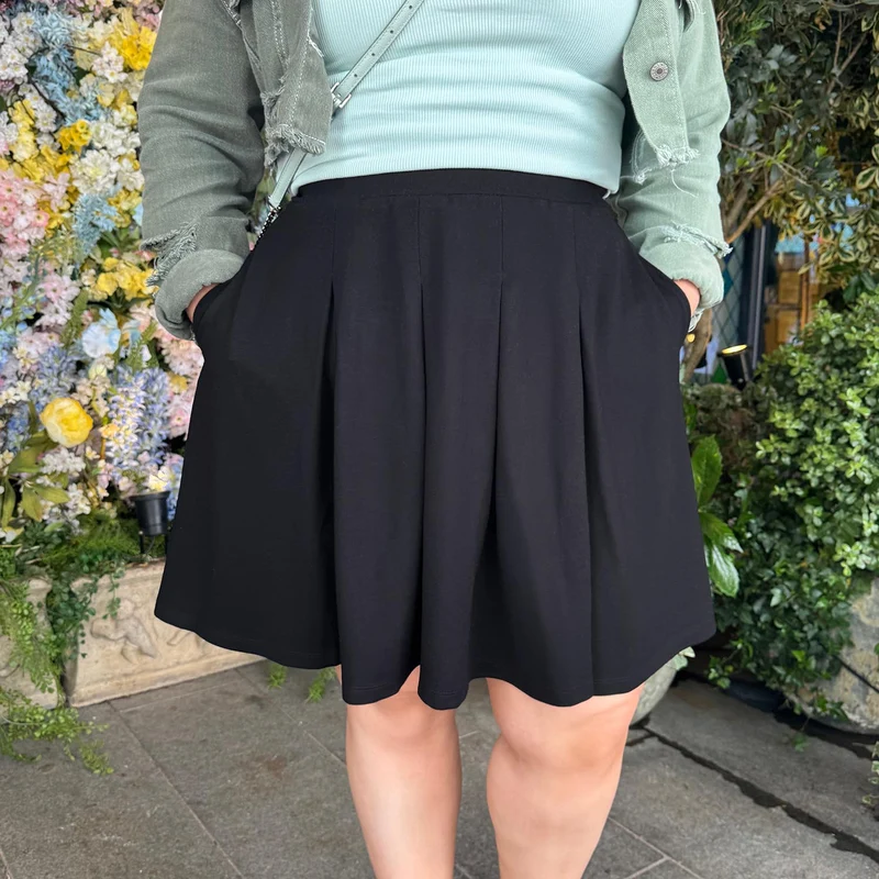 Petal Pleated Skirt - Black