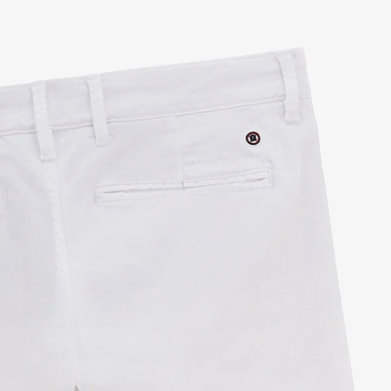 Chino 702 coupe droite confort blanc