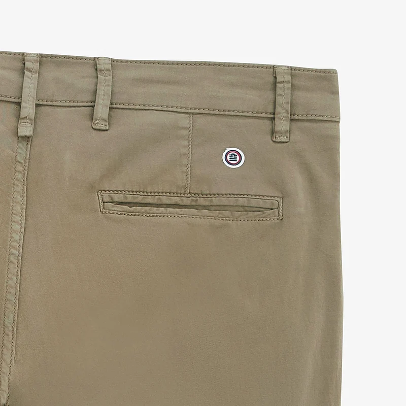 Bermuda 200 uni stretch vert militaire coupe droite confort