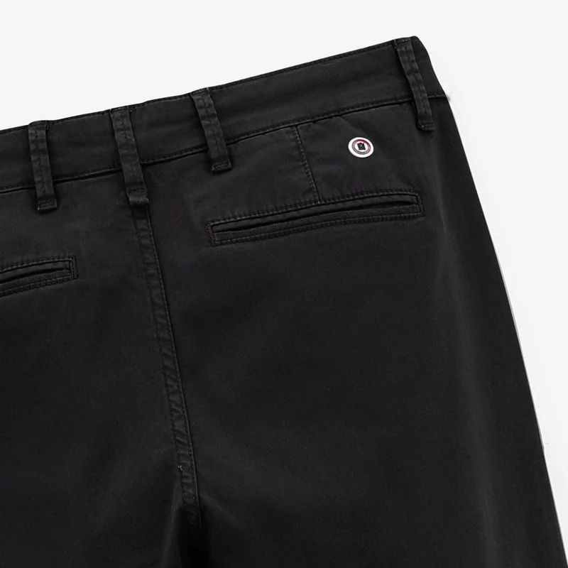Chino 702 coupe droite confort noir en coton