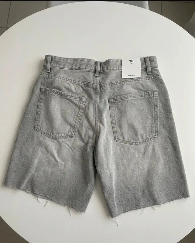 Bermuda en Jean Gris BERSHKA - Short Long Denim Effet Délavé à Effet Effiloché