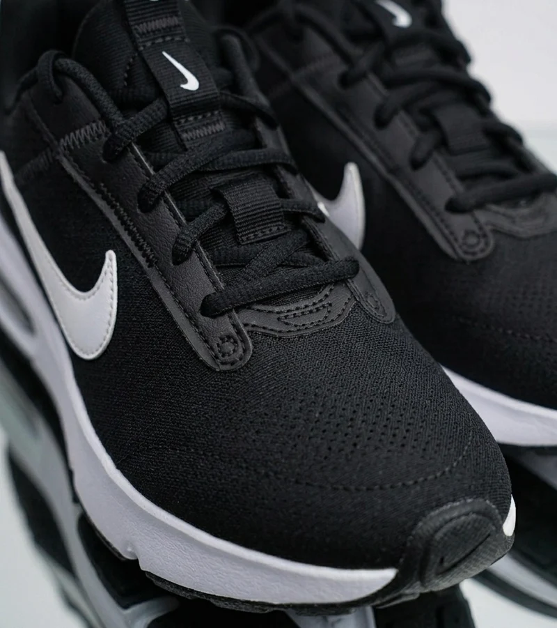 Baskets Nike Air Max Solo – Noir/Blanc