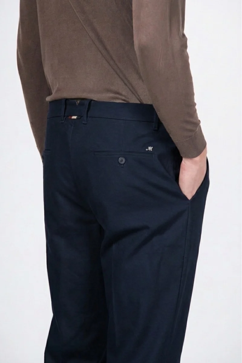 Paris pantalon chino homme en tricotine stretch carrot fit ①