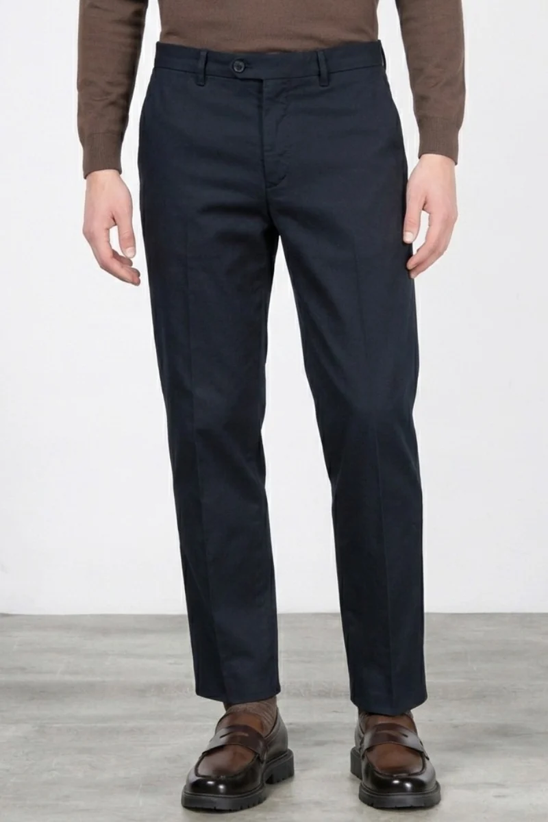 Paris pantalon chino homme en tricotine stretch carrot fit ①