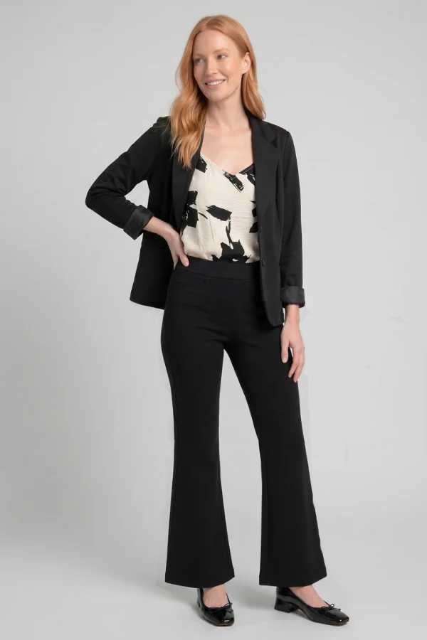 Le pantalon évasé habillé fluide