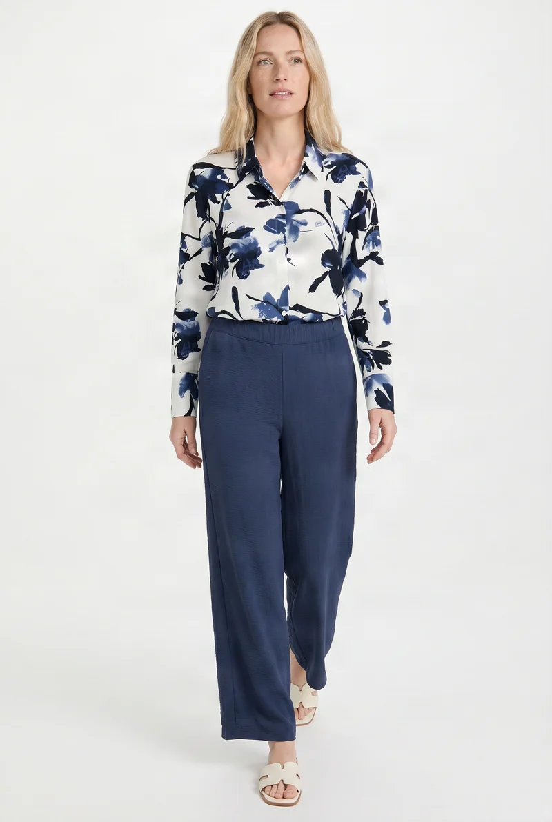 Le pantalon fluide à jambe droite