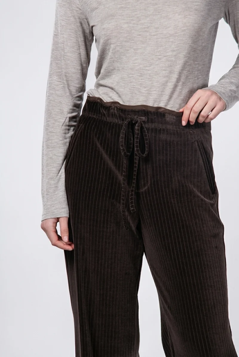New York Studio Elax pantalon chino femme en velours à grosses côtes straight fit