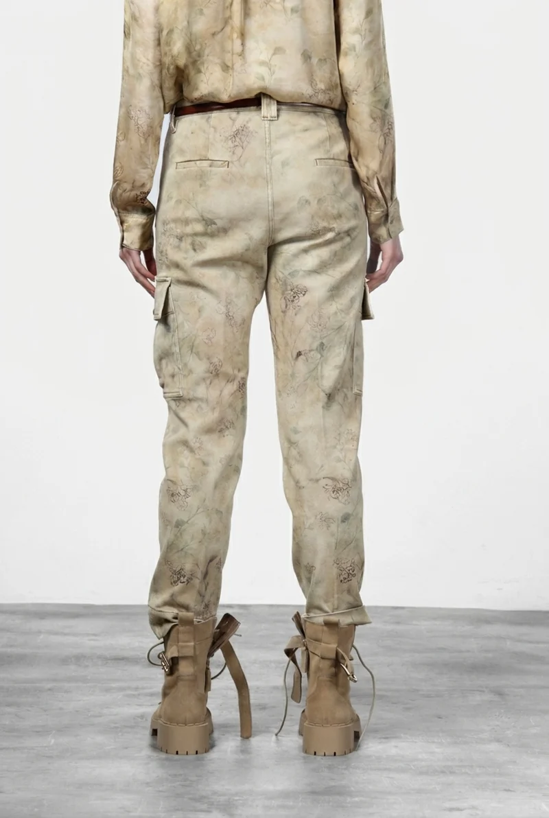 Marlene Cargo pantalon cargo femme en bull à motif floral dégradé carrot fit