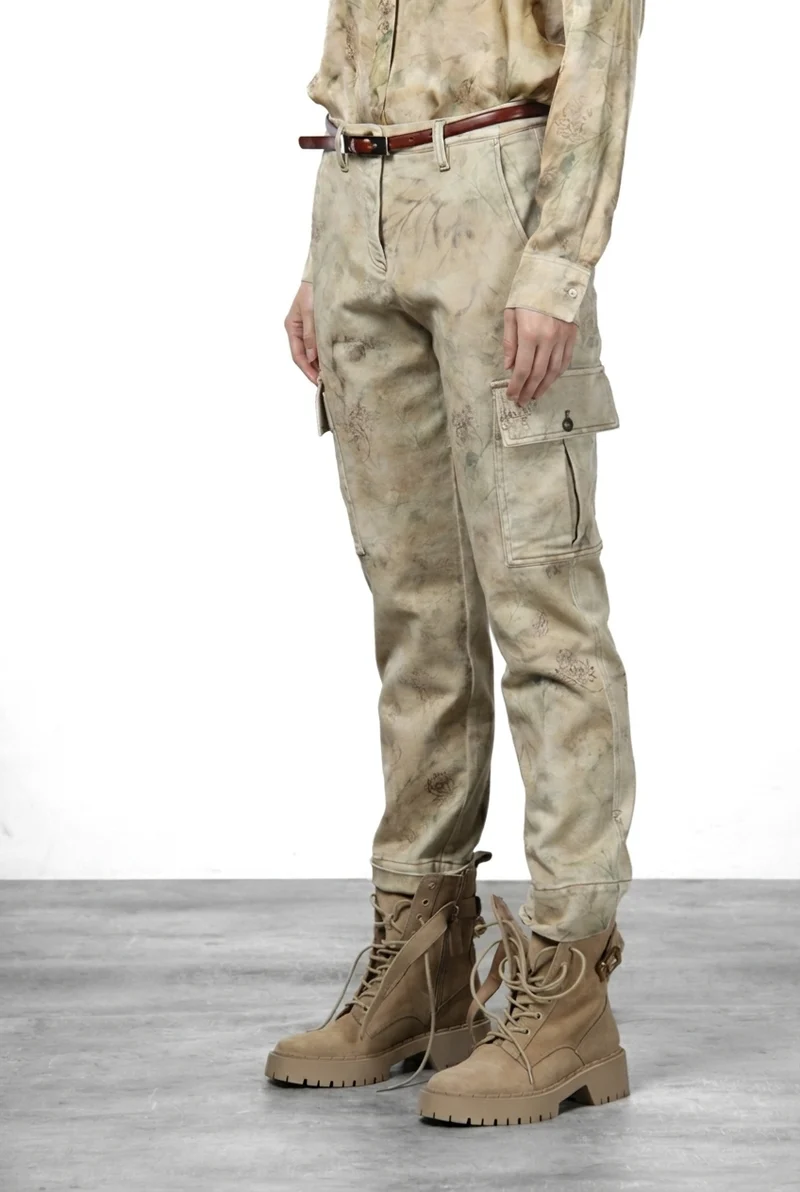 Marlene Cargo pantalon cargo femme en bull à motif floral dégradé carrot fit