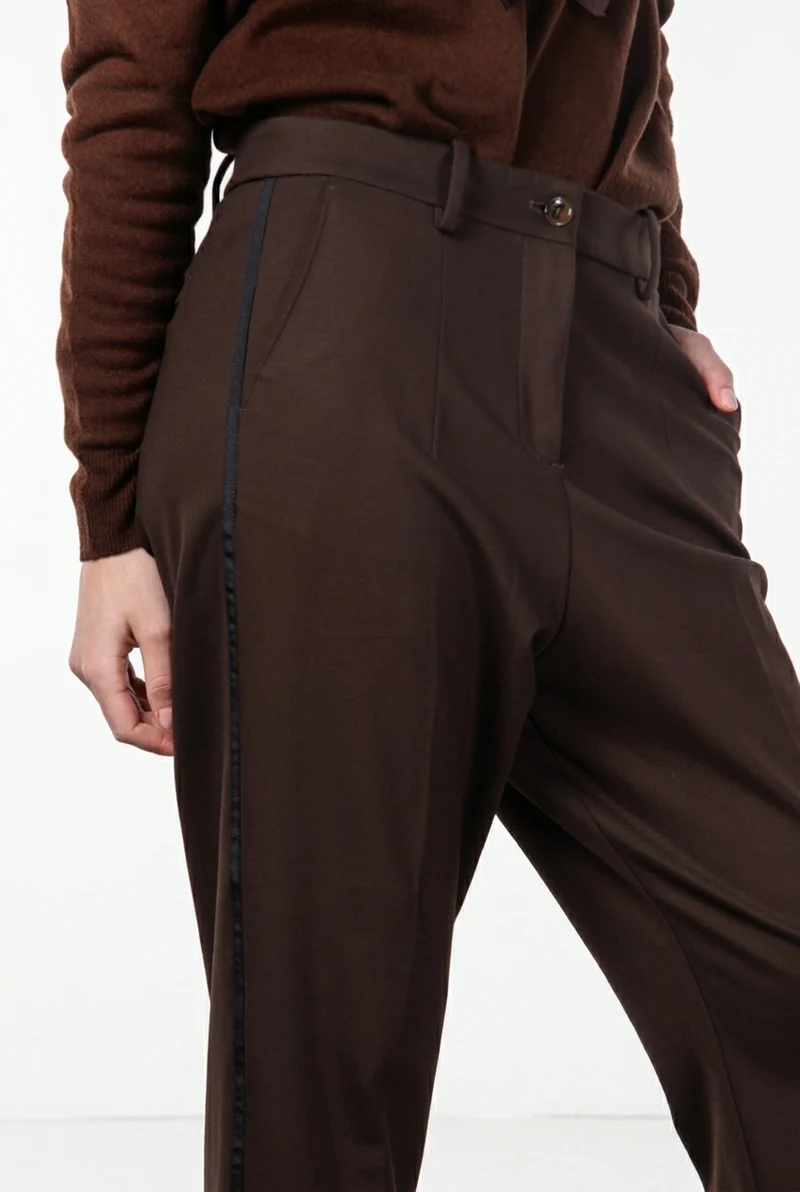 New York O Shape pantalon chino femme en jersey technique carrot fit