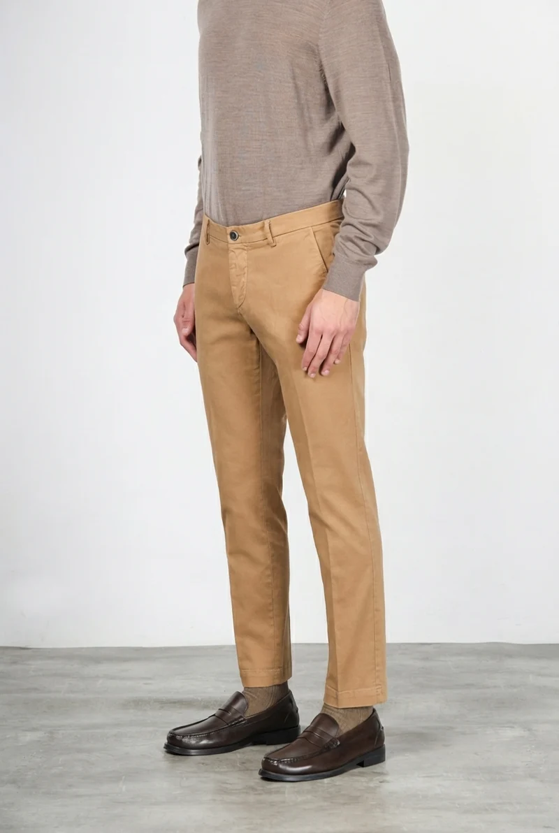 Milano pantalon chino homme en gabardine stretch extra slim fit ①