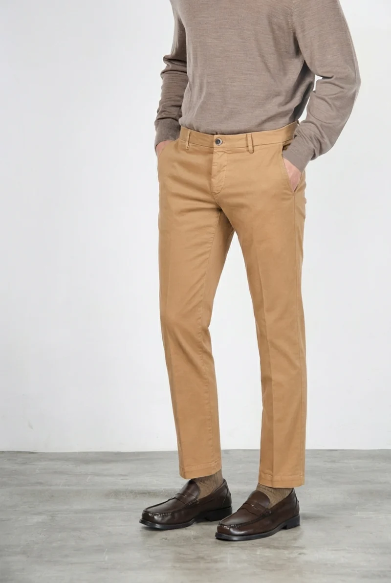 Milano pantalon chino homme en gabardine stretch extra slim fit ①