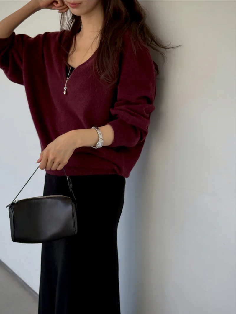 Deuo V-Neck Racoon Knit Sweater