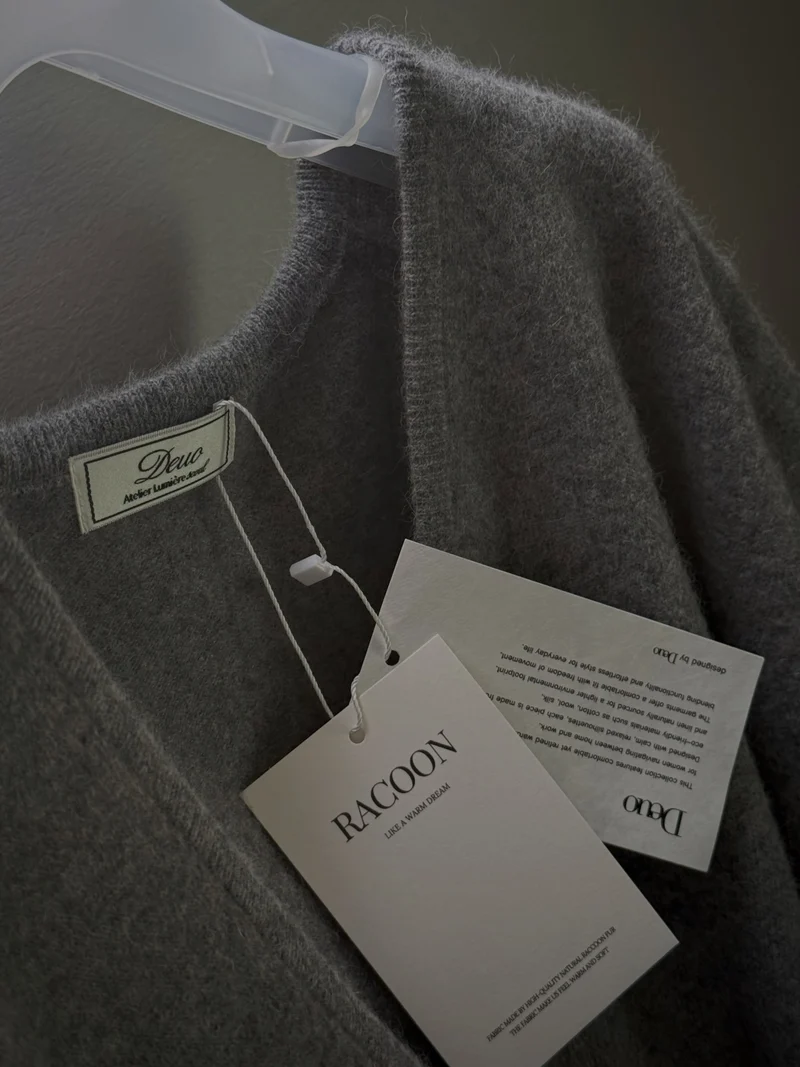 Deuo V-Neck Racoon Knit Sweater