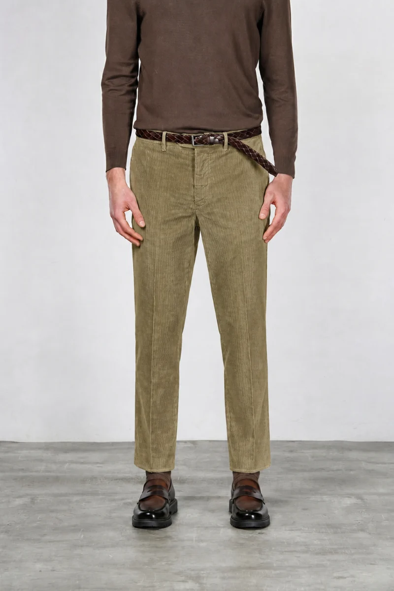 Paris pantalon chino homme en velours 1000 raies stretch carrot fit ①