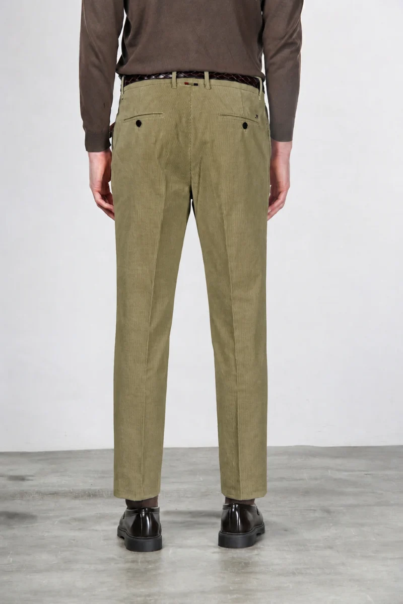 Paris pantalon chino homme en velours 1000 raies stretch carrot fit ①