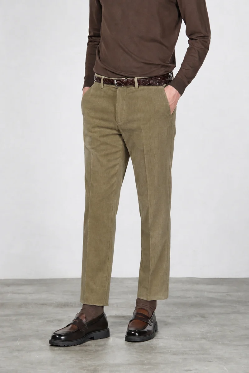 Paris pantalon chino homme en velours 1000 raies stretch carrot fit ①