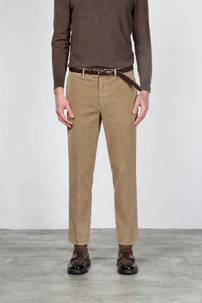Paris pantalon chino homme en velours 1000 raies stretch carrot fit ①