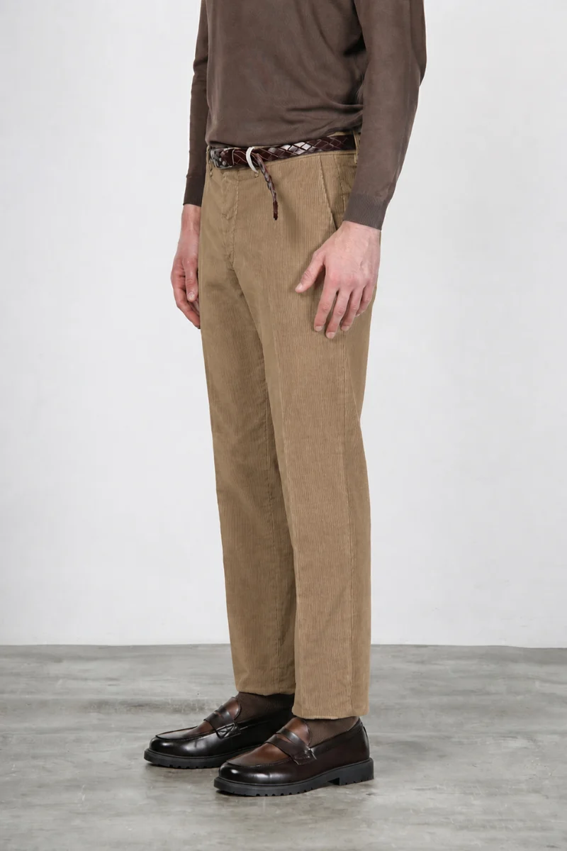 Paris pantalon chino homme en velours 1000 raies stretch carrot fit ①