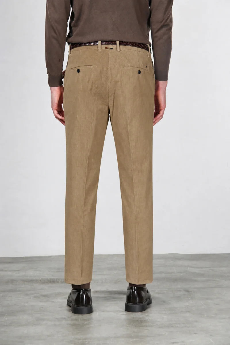 Paris pantalon chino homme en velours 1000 raies stretch carrot fit ①