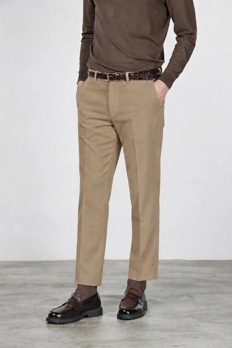 Paris pantalon chino homme en velours 1000 raies stretch carrot fit ①