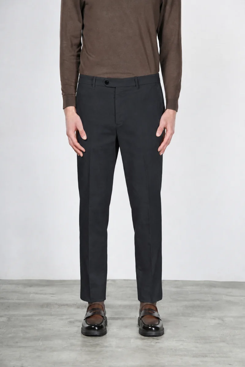 Paris pantalon chino homme en tricotine stretch carrot fit ①