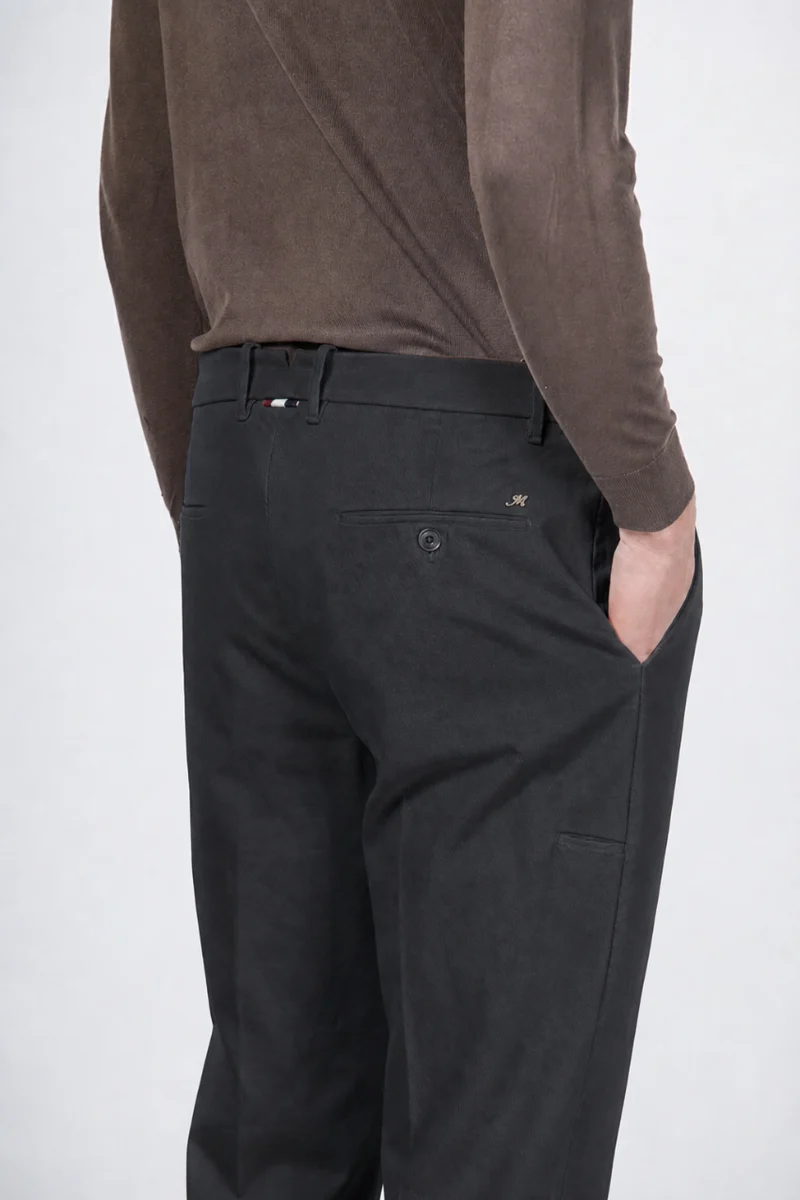 Paris pantalon chino homme en tricotine stretch carrot fit ①