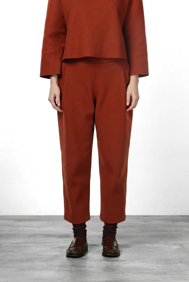 Pantalon chino femme en drap de laine coupe Balloon
