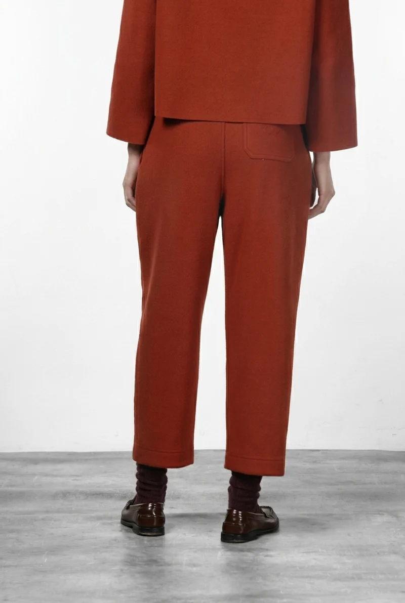 Pantalon chino femme en drap de laine coupe Balloon