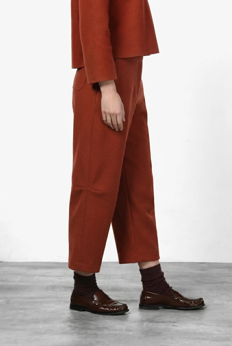 Pantalon chino femme en drap de laine coupe Balloon