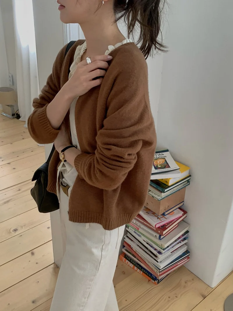 Anstand Crew Neck Wool Knit Cardigan