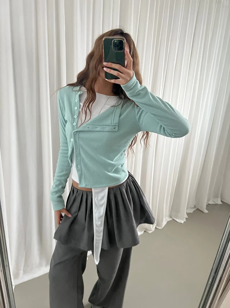 Askhaki Snap Button Cropped Rib Knit Cardigan