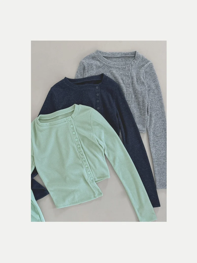 Askhaki Snap Button Cropped Rib Knit Cardigan