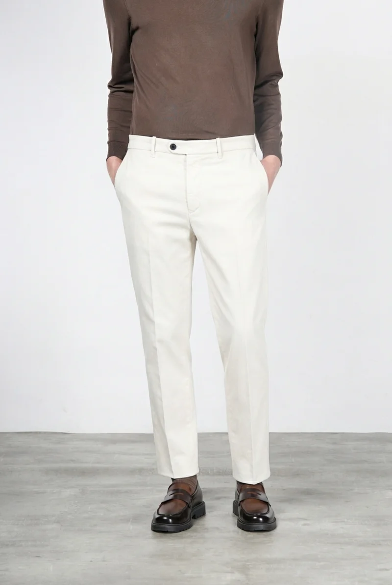 Paris pantalon chino homme en tricotine stretch carrot fit ①