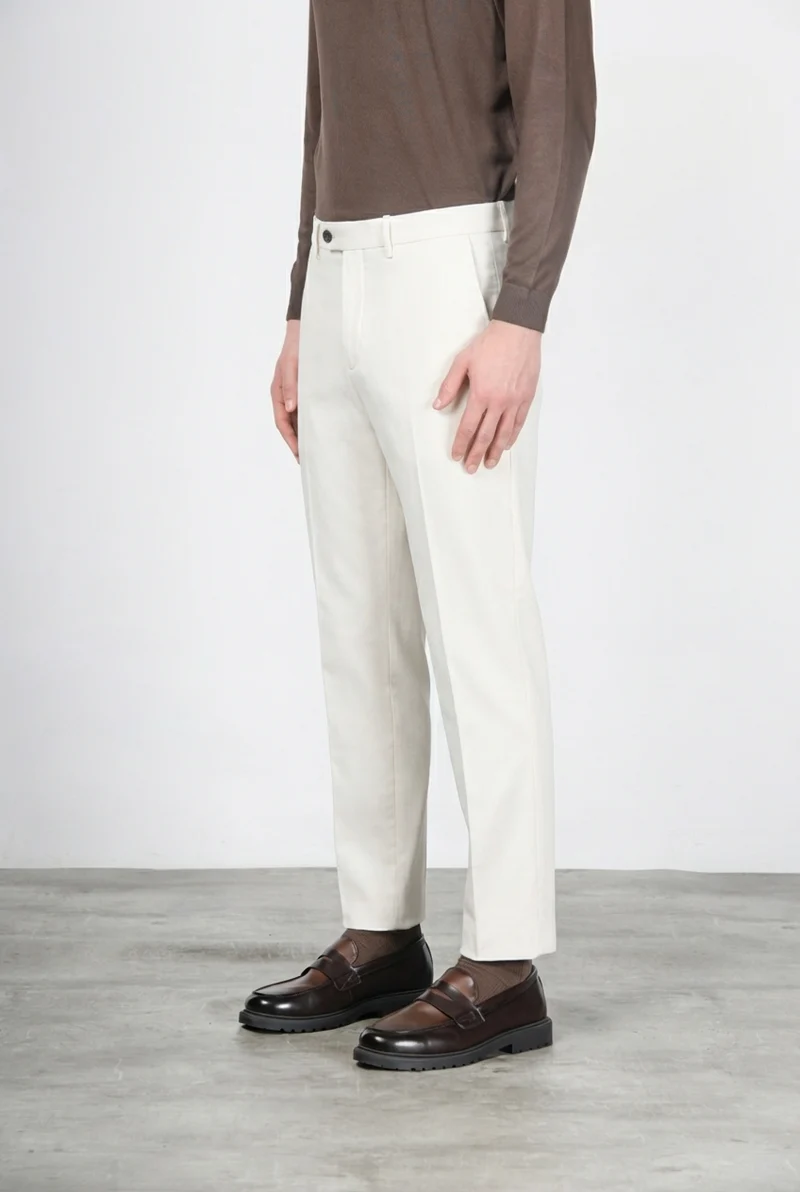 Paris pantalon chino homme en tricotine stretch carrot fit ①