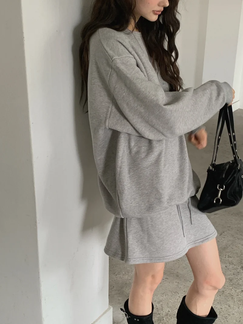 LeAhicon Open Back Oversized Crewneck Sweatshirt