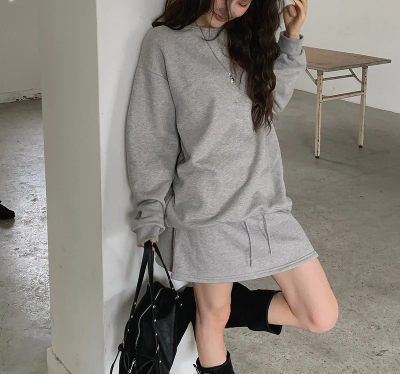 LeAhicon Open Back Oversized Crewneck Sweatshirt