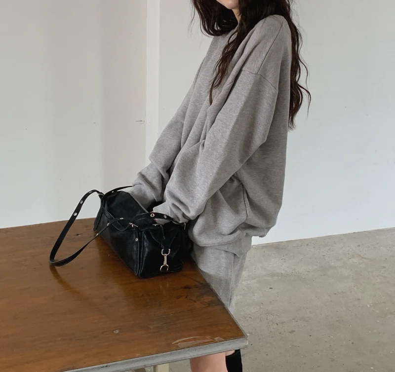 LeAhicon Open Back Oversized Crewneck Sweatshirt