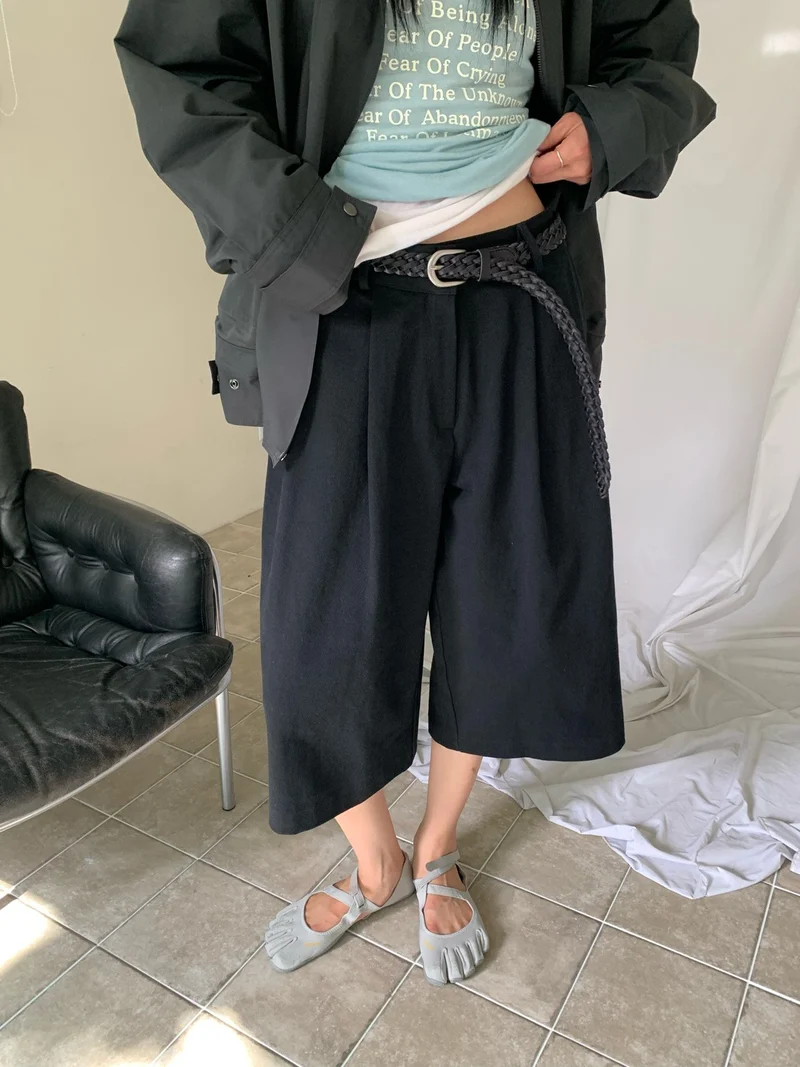 Vaara Pin-Tuck Wide Leg Bermuda Pants