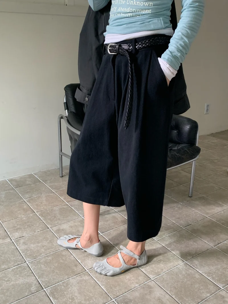 Vaara Pin-Tuck Wide Leg Bermuda Pants